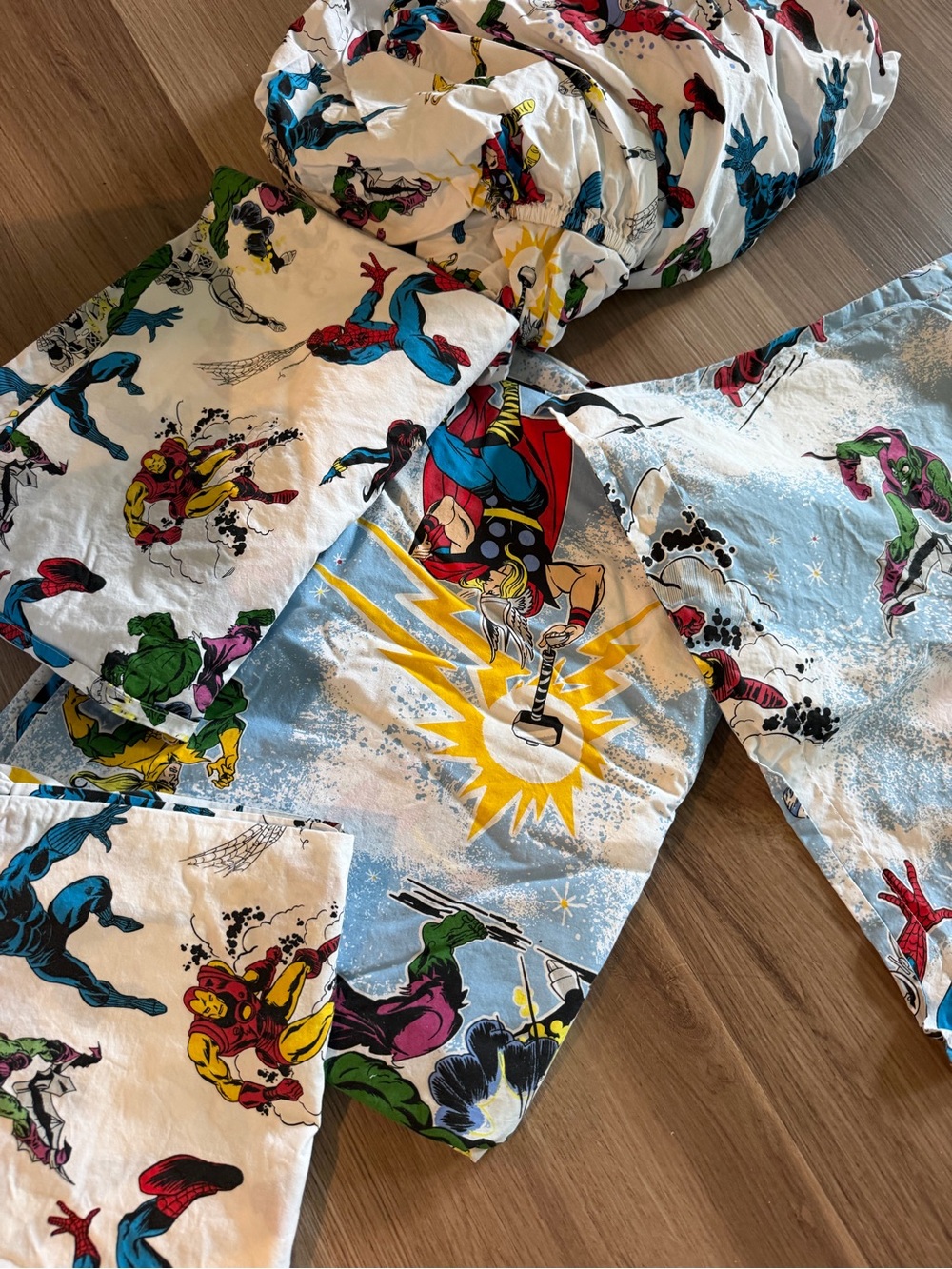 Marvel twin size duvet cover, sham, fitted sheet, flat sheet and pillow case.